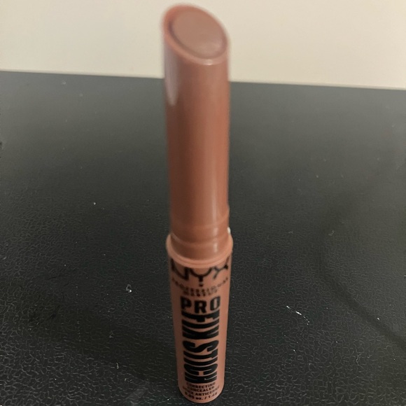 NYX Pro Fix Stick Color Correcting Concealers - Picture 2 of 11